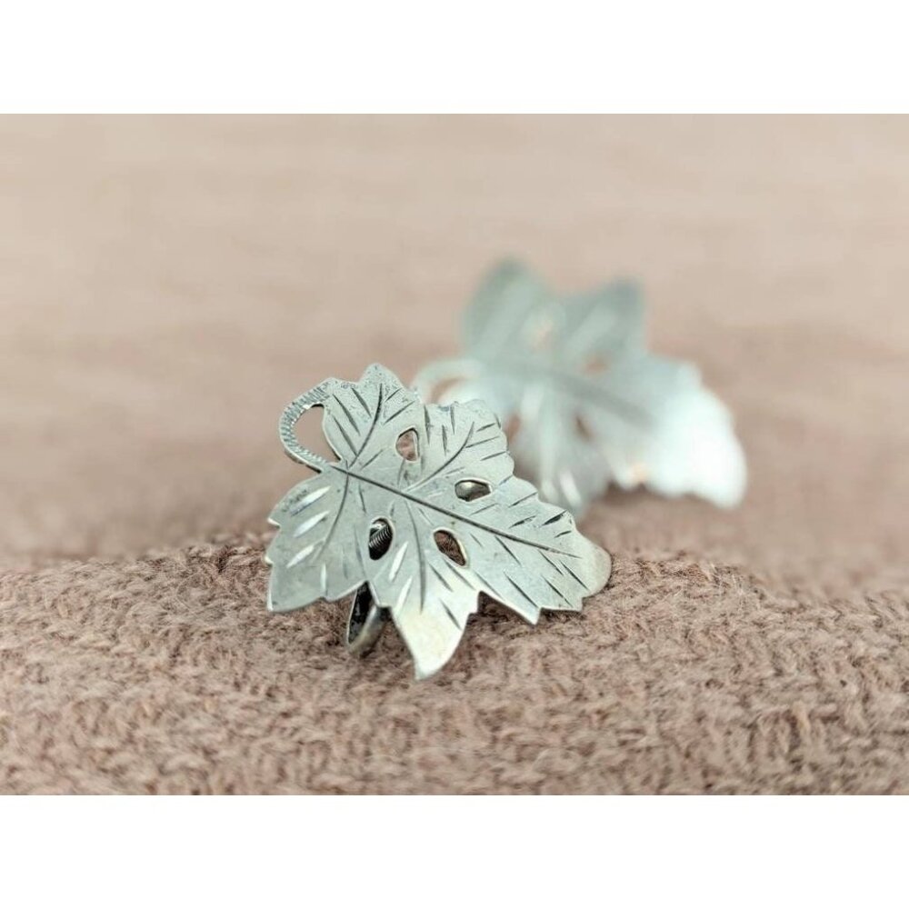 Vtg Sterling Silver Etched Maple Leaf Shape Earrings Screwback 925 Nature Estate